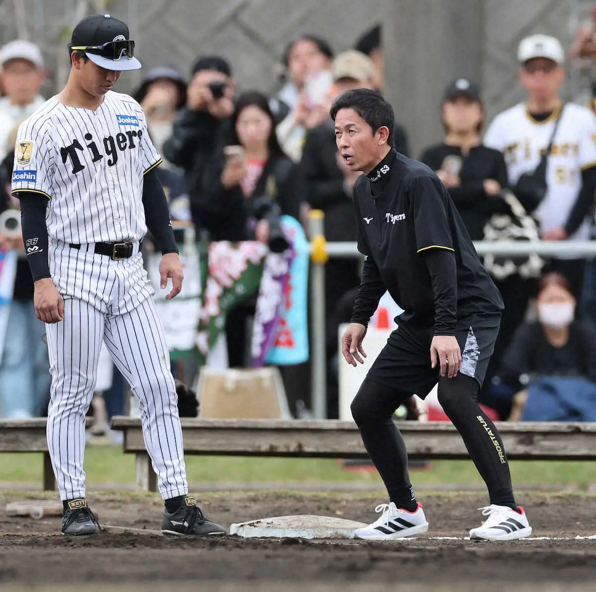 【画像・写真】阪神　4年連続臨時コーチの赤星氏が走塁指導を総括、才木には秘策伝授、森下には中堅守備の極意も
