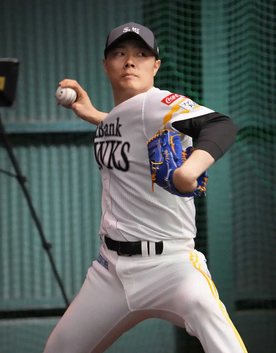 【画像・写真】ソフトバンク・松本裕　ブルペンでWBC球試投「違和感なく投げられている」と好感触