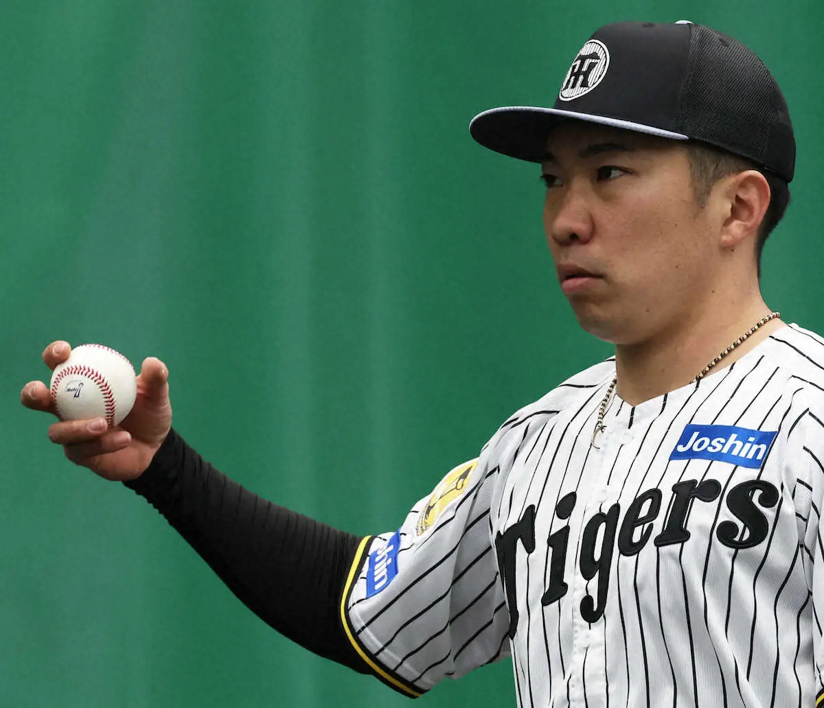 【画像・写真】阪神・石井大智　“二球流”調整でどっちも準備OK　WBC球とNPB球を日によって使い分け
