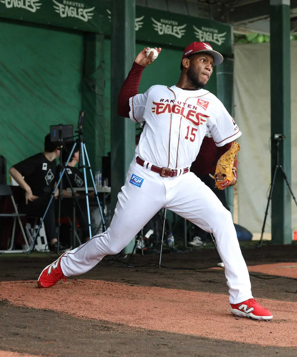 【画像・写真】メジャー通算10勝の楽天・コントレラスが初ブルペンで33球　三木監督も「ボールが非常に強い」と評価