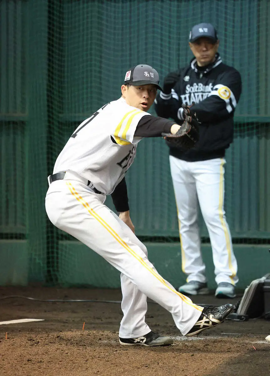 【画像・写真】ソフトバンク小久保監督がB組のライブBP初視察　155キロ刻んだ育成・大竹を「凄いわ～」と絶賛