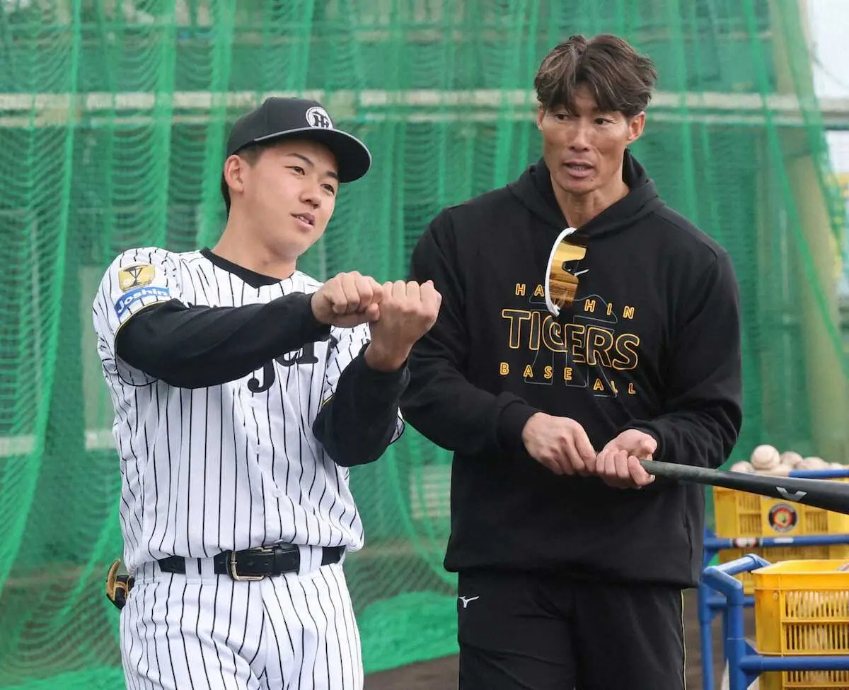 【画像・写真】阪神ドラ1・立石正広が糸井SAと“初対面”　ティー打撃後に3分間、笑顔で超人トーク