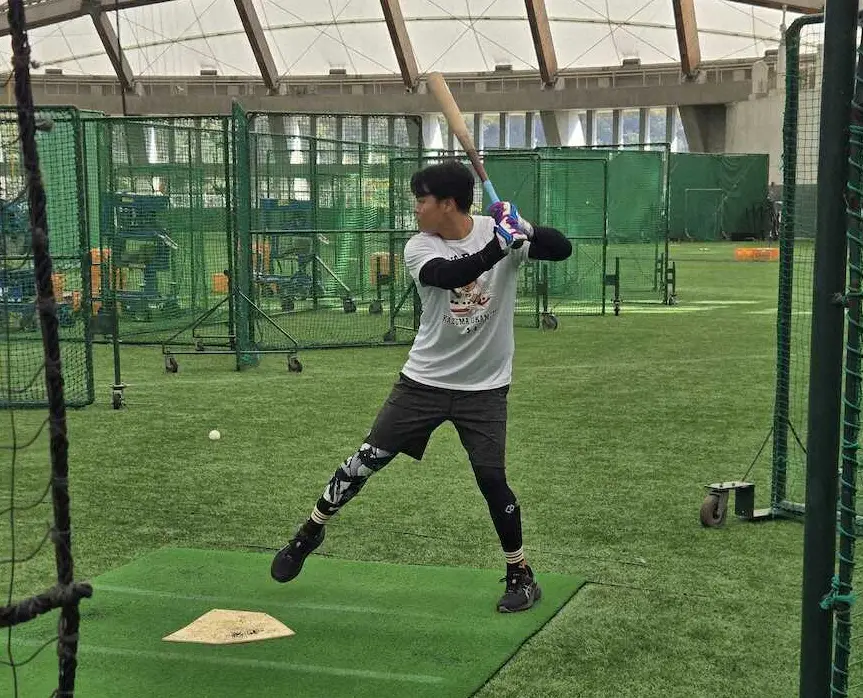 【画像・写真】巨人　中山と泉口が休日返上で練習　中山「バッティングの感覚もいいのでやらないと気持ち悪い」