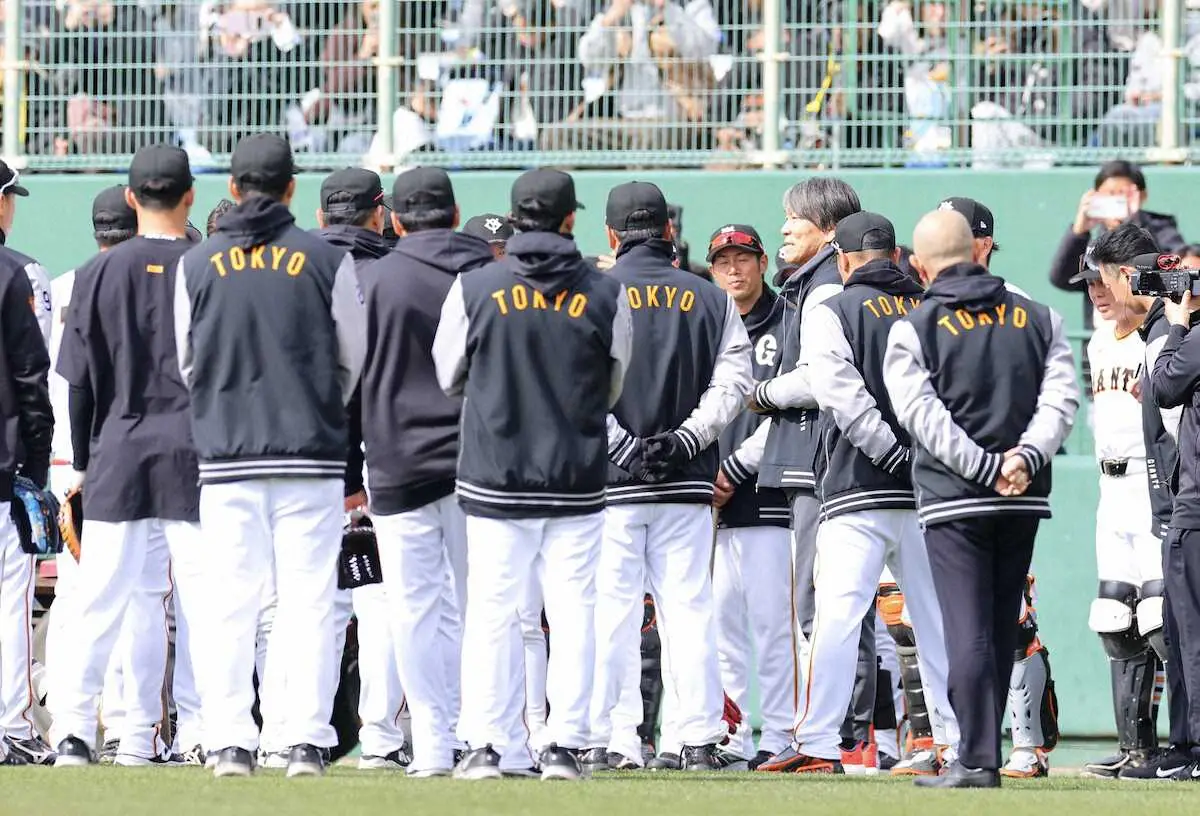 【画像・写真】【キャンプ隠しマイク】巨人・川相コーチ　松井臨時コーチのあいさつを聞き「感激です！」