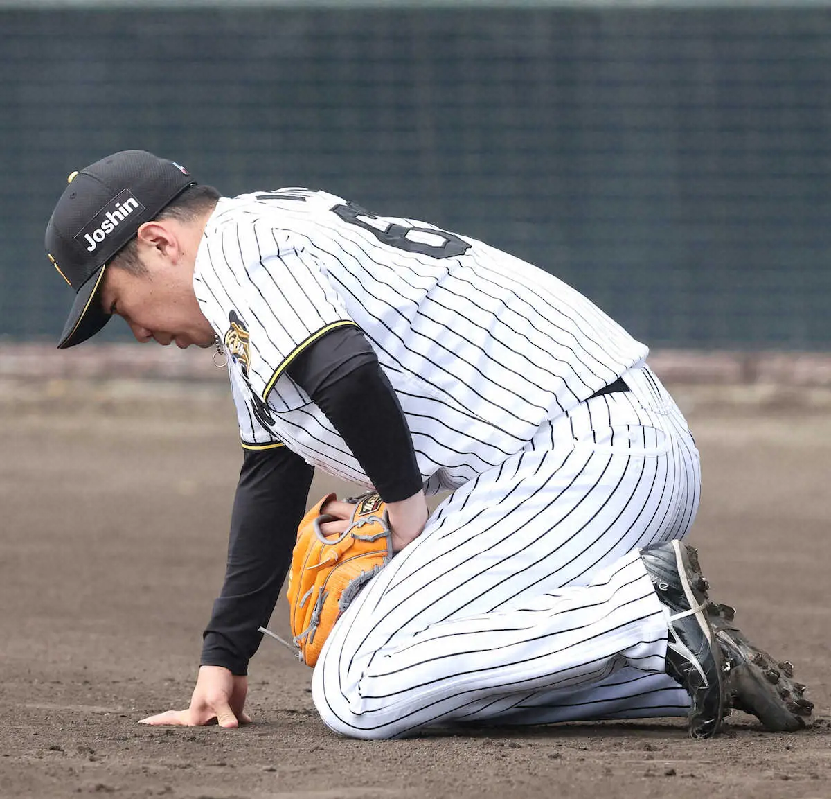 【画像・写真】阪神・石井大智　左ふくらはぎ負傷でWBC絶望的　“壮行試合”で悪夢…担架で緊急降板