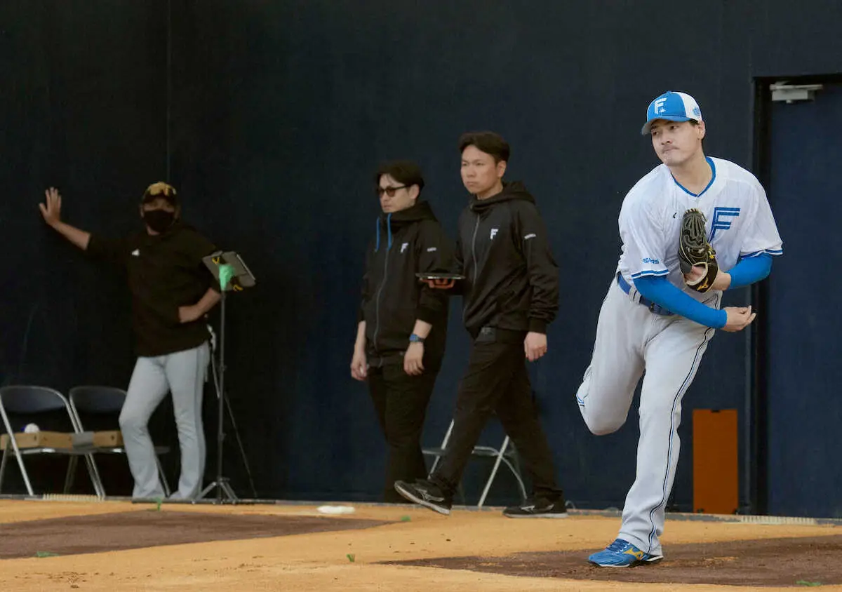 【画像・写真】日本ハム・有原　今キャンプ初ブルペン入り　直球のみ15球「僕の中では順調にきているかな」