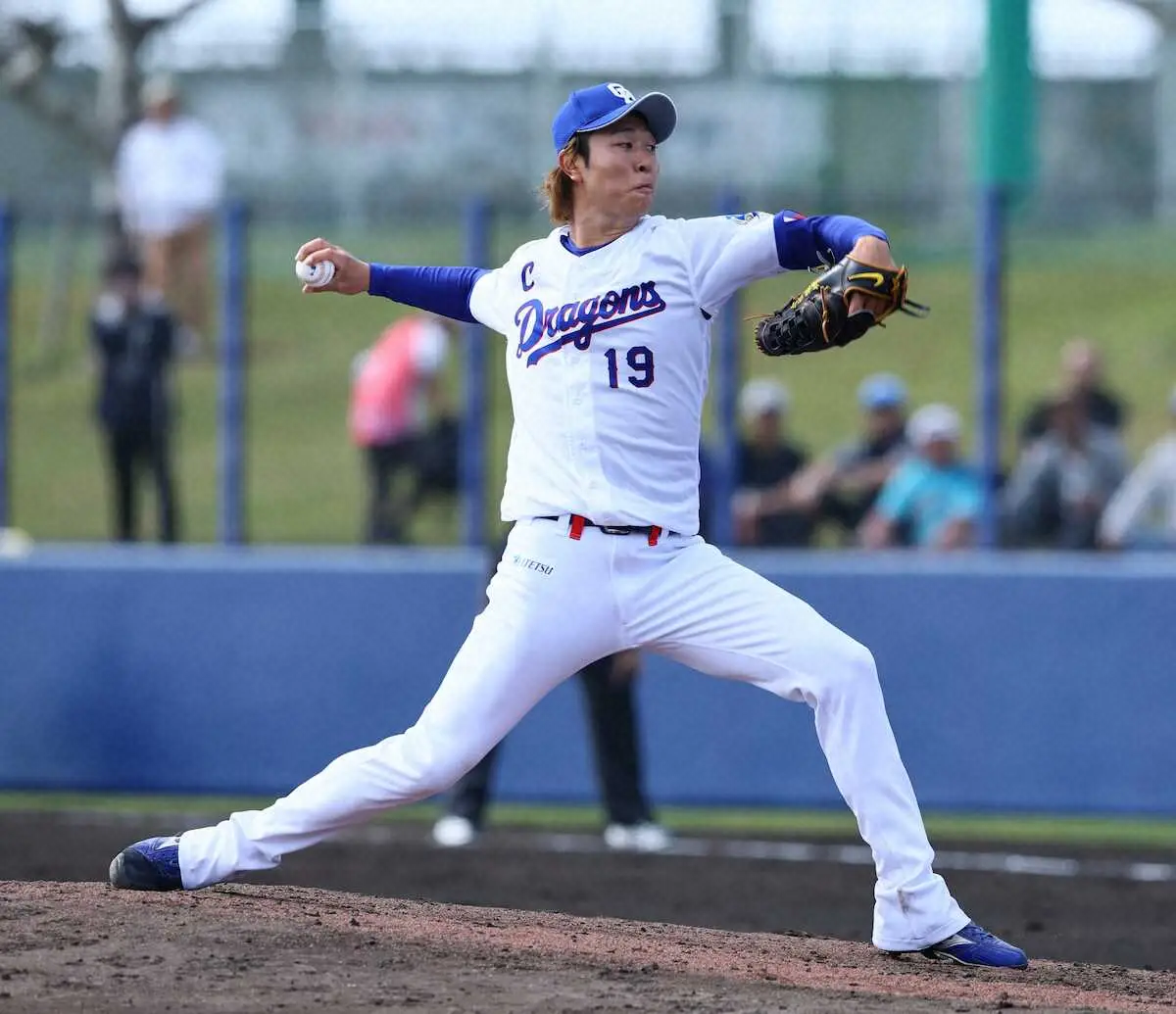 中・ヤ＞2番手で登板した中日・高橋宏（撮影・五島 佑一郎