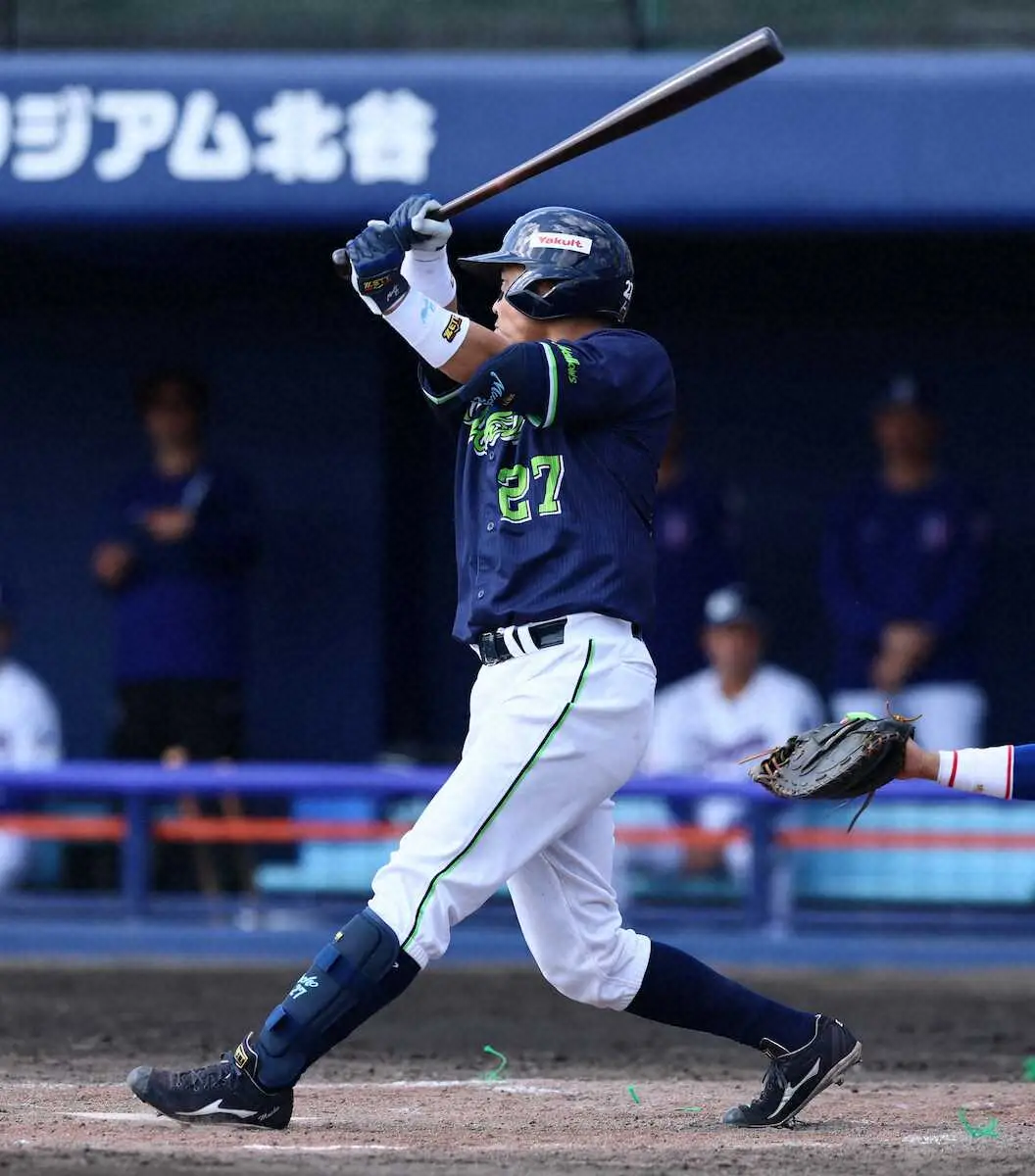 【画像・写真】ヤクルト・中村悠、侍対決で高橋宏撃ち　右越え二塁打「初実戦ですけど、僕は“ガチ”」