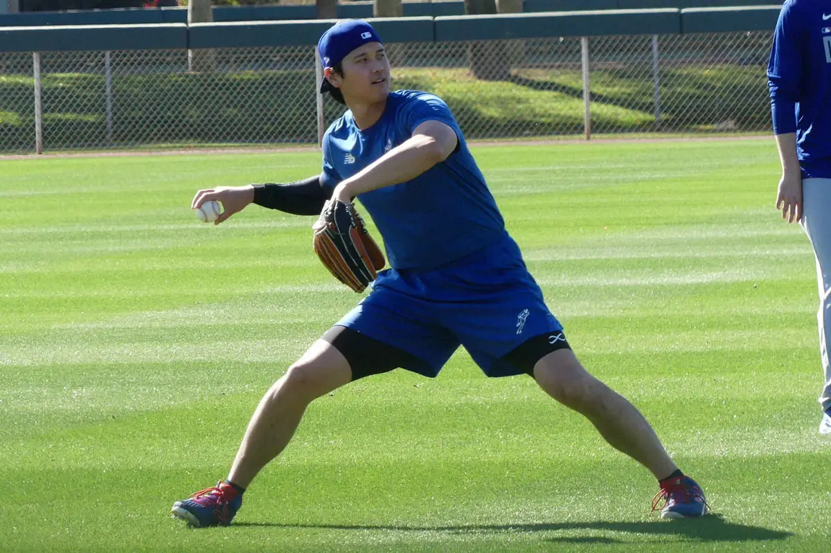 【画像・写真】大谷翔平　自主トレで置きティー　報道陣に今季“初公開”　通訳らと談笑で終始リラックスムード