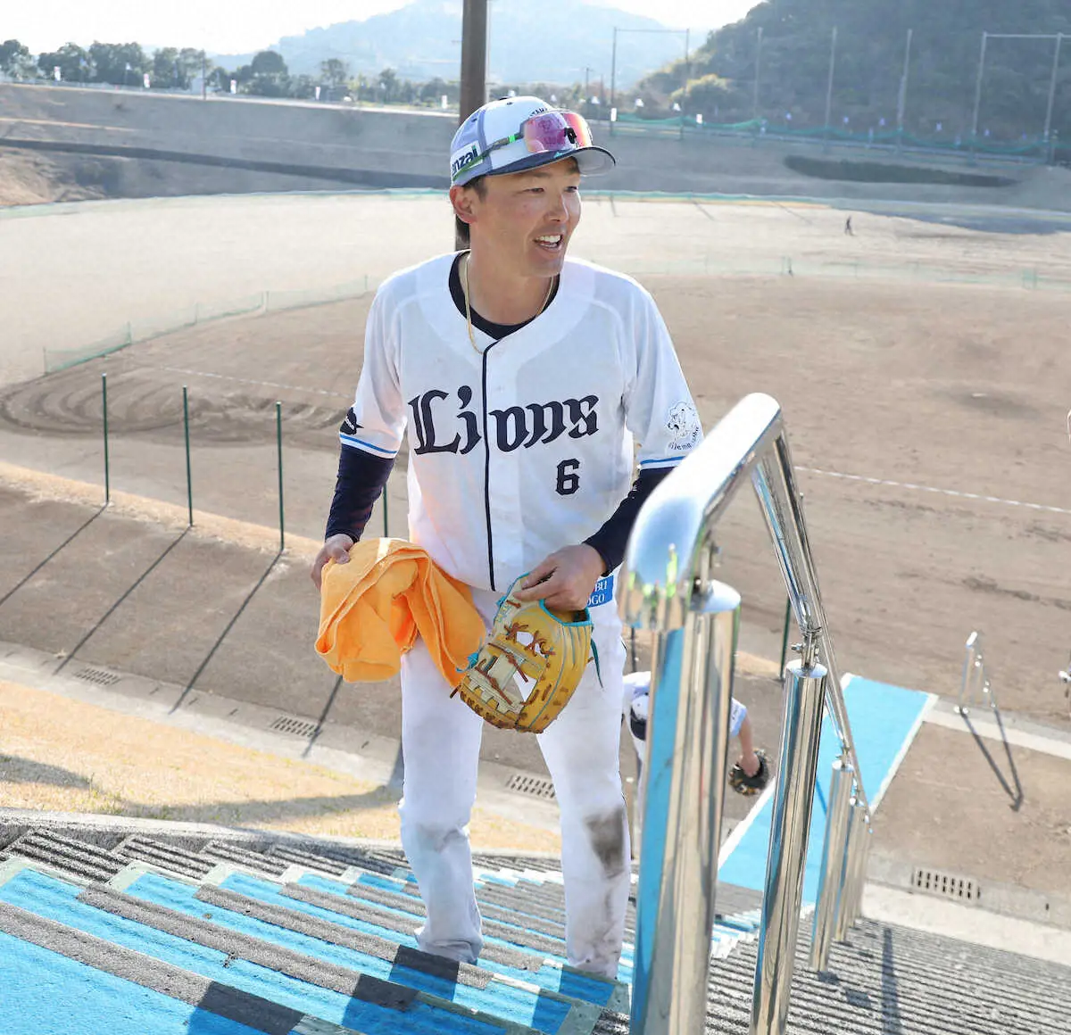 【画像・写真】西武・源田　侍合宿へ一足早く南郷キャンプ打ち上げ　チームメートから胴上げ