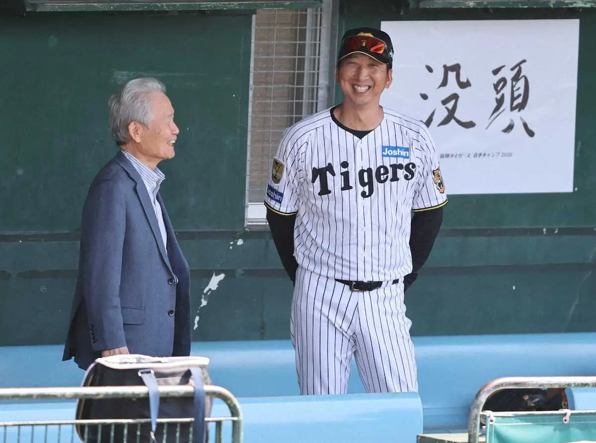 【画像・写真】榊原定征コミッショナーが阪神・宜野座Cを訪問　「緊迫感、緊張感があって、やっぱり強いなという印象」