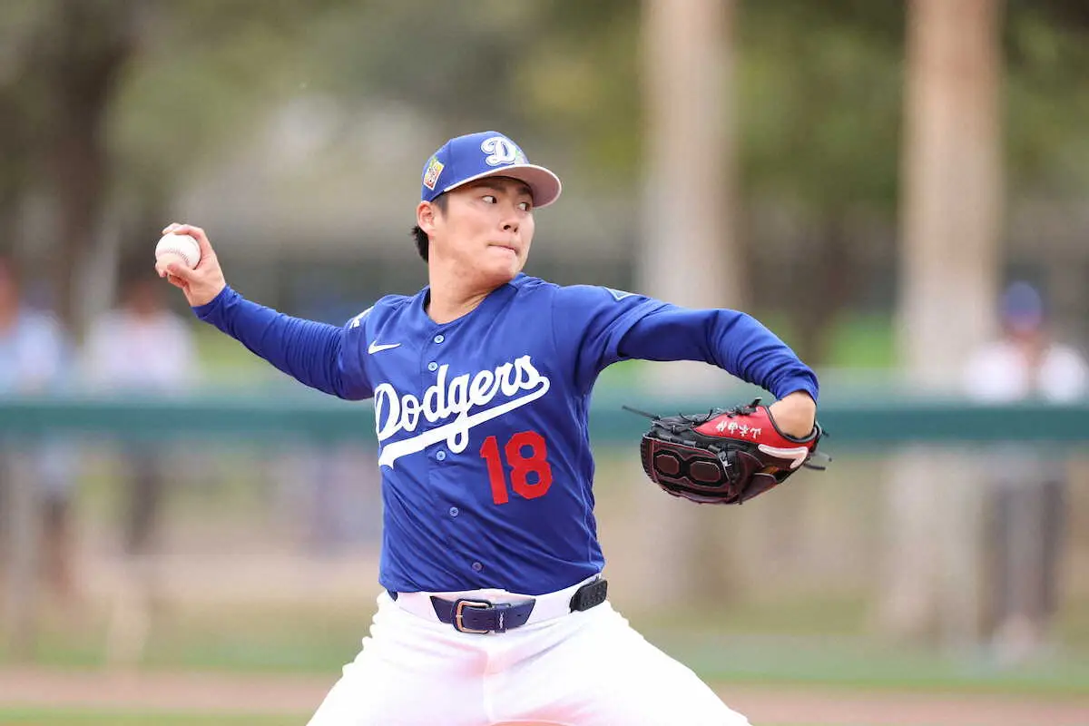 【画像・写真】＜ドジャースキャンプ＞ライブBPで力投する山本（撮影・須田　麻祐子）