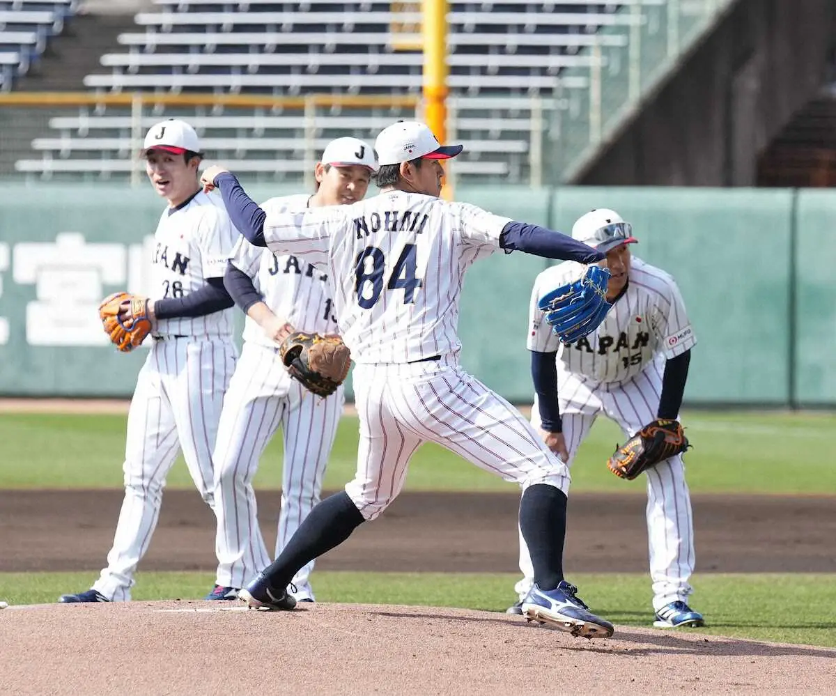 【画像・写真】【侍ジャパン】緊急招集の隅田知一郎が背番号「84」で練習参加　能見コーチからユニホーム借用