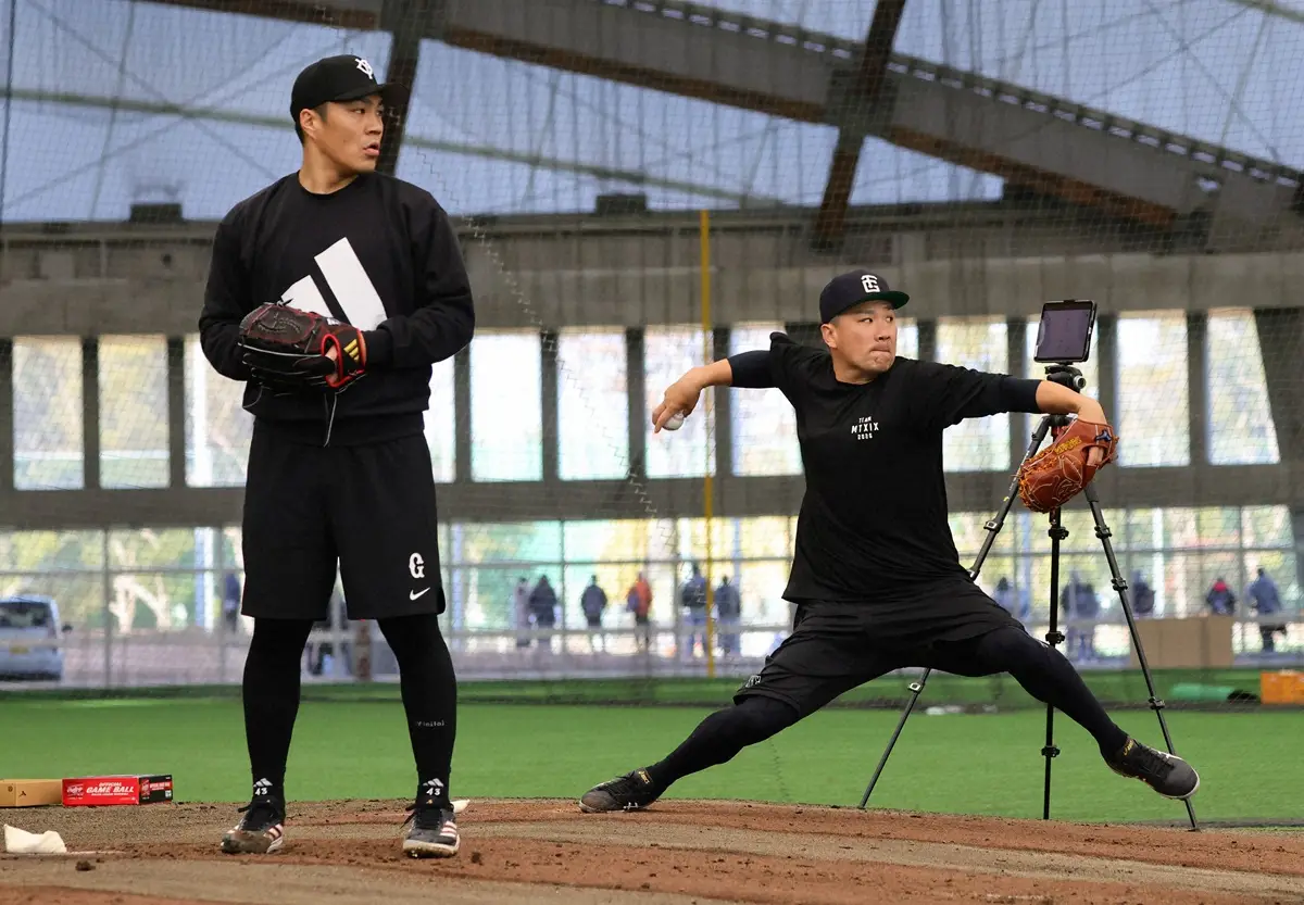 【画像・写真】巨人　田中将＆則本がブルペン一番乗り　沖縄キャンプ開始