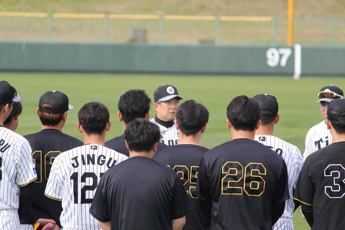 【画像・写真】阪神・平田2軍監督が若虎に厳しい言葉「チャンスは一瞬」練習前にナイン集める