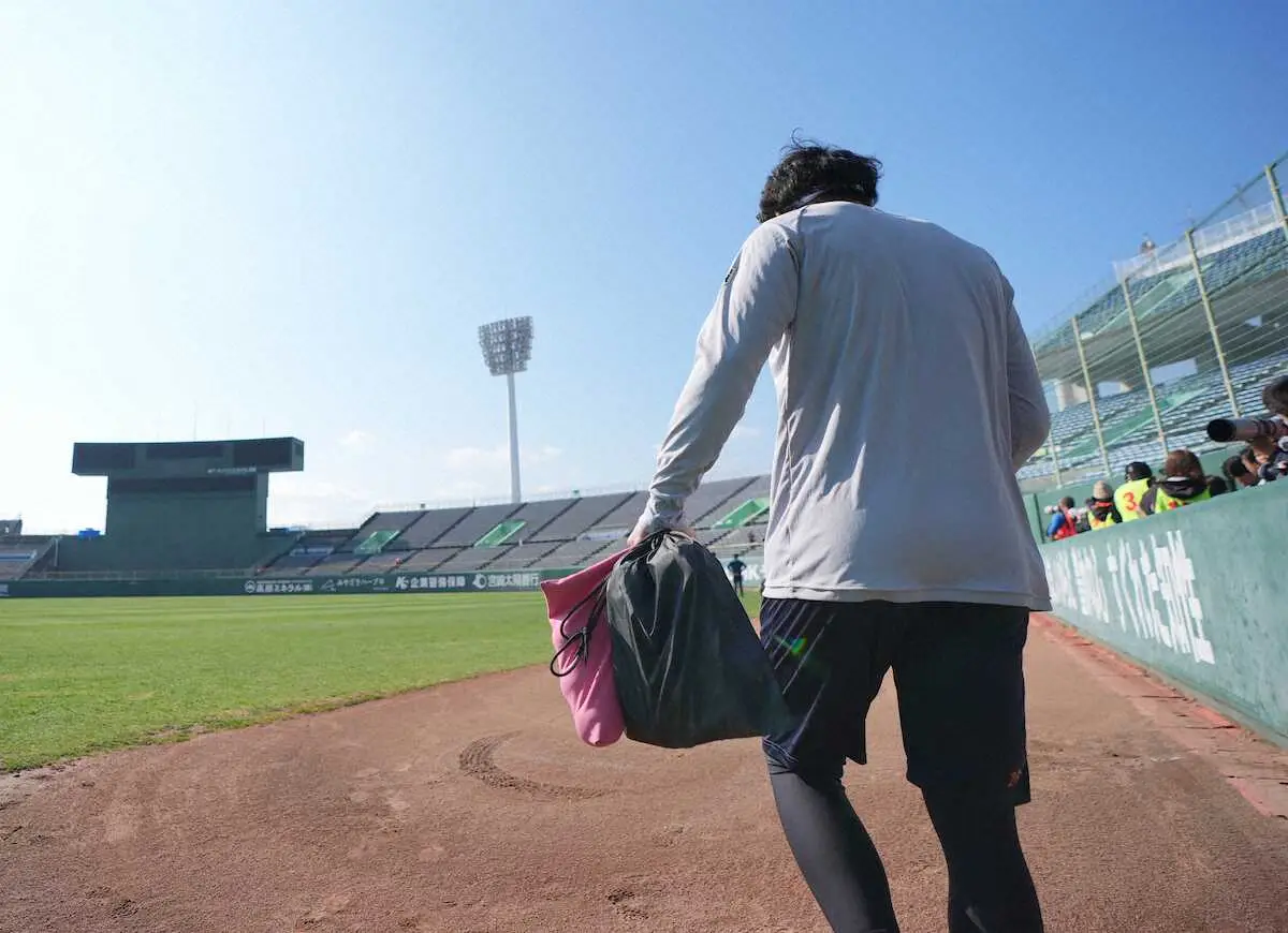 【画像・写真】【侍ジャパン】伊藤、宮城、曽谷、種市、北山の投手5人が休日返上で練習　キャッチボールなど行う