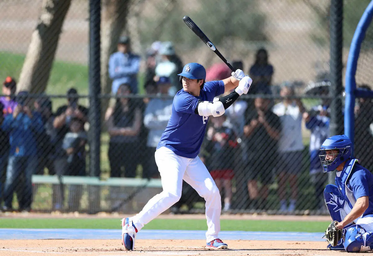 【画像・写真】ドジャース・大谷　キャンプ初ライブBP　見守った山本「本当に凄いなと思いました」