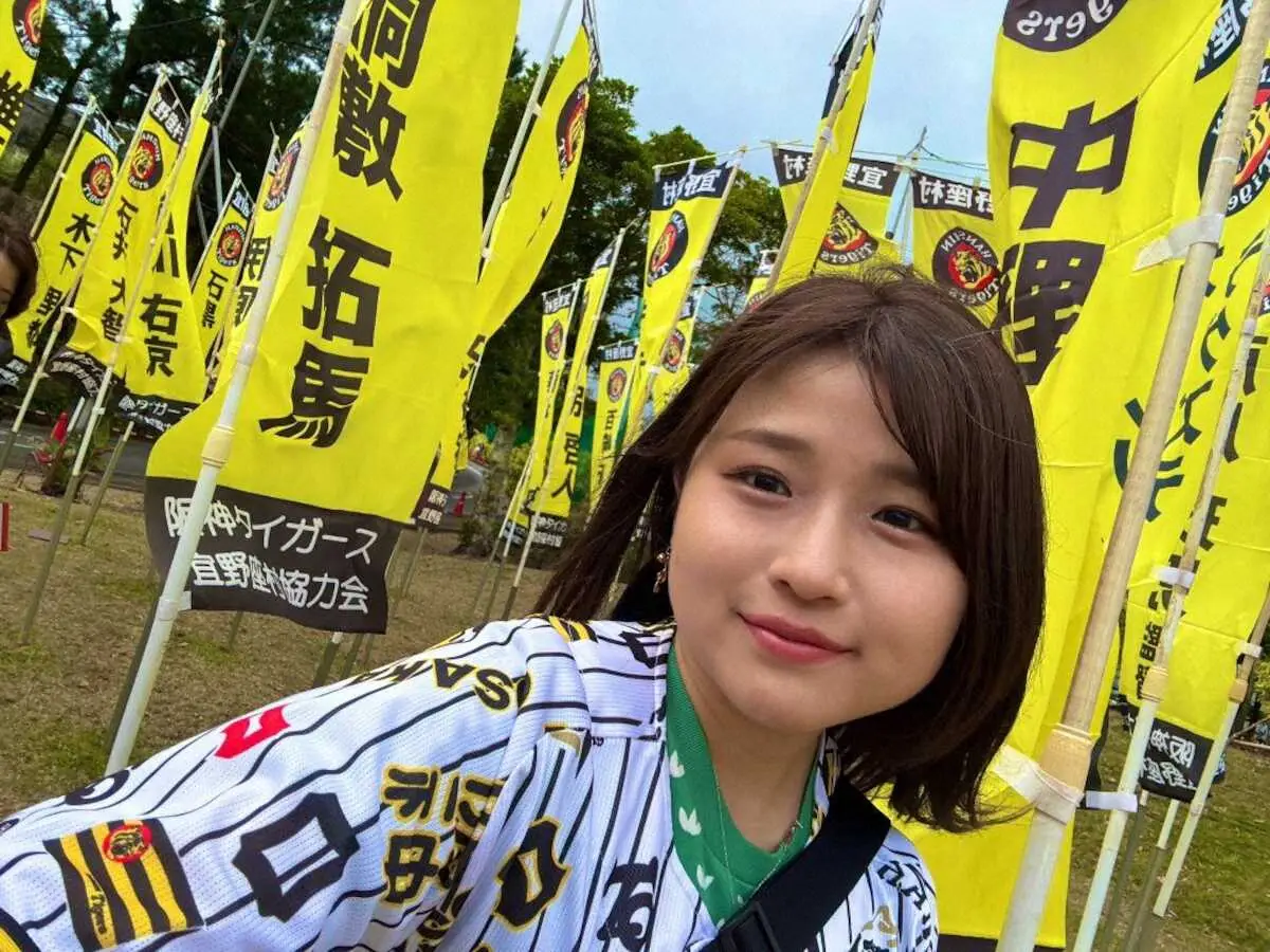 【画像・写真】虎党歌手・河野万里奈が宜野座キャンプ訪問　「自覚備わっている」若虎に感激　18日に新曲配信