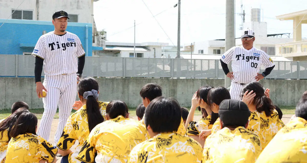 【画像・写真】プロが教える送球の基本動作は？阪神キャンプ地での「ゲストティーチャー」でOB秋山氏がコツを伝授