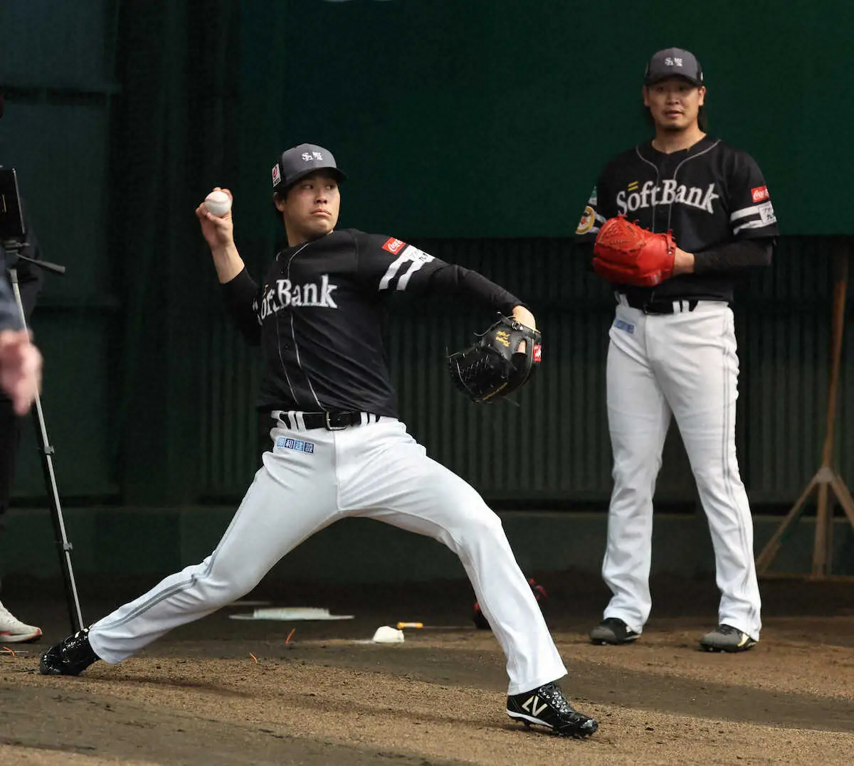 【画像・写真】ソフトバンク・藤井皓哉　キャンプ合流初日にブルペン入りで20球　「開幕からいけるように」