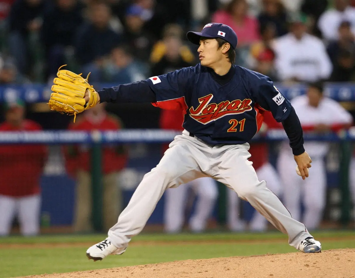 【画像・写真】侍ジャパン　22日のソフトバンク戦で和田毅さんが始球式　06年の第1回WBC世界一メンバー