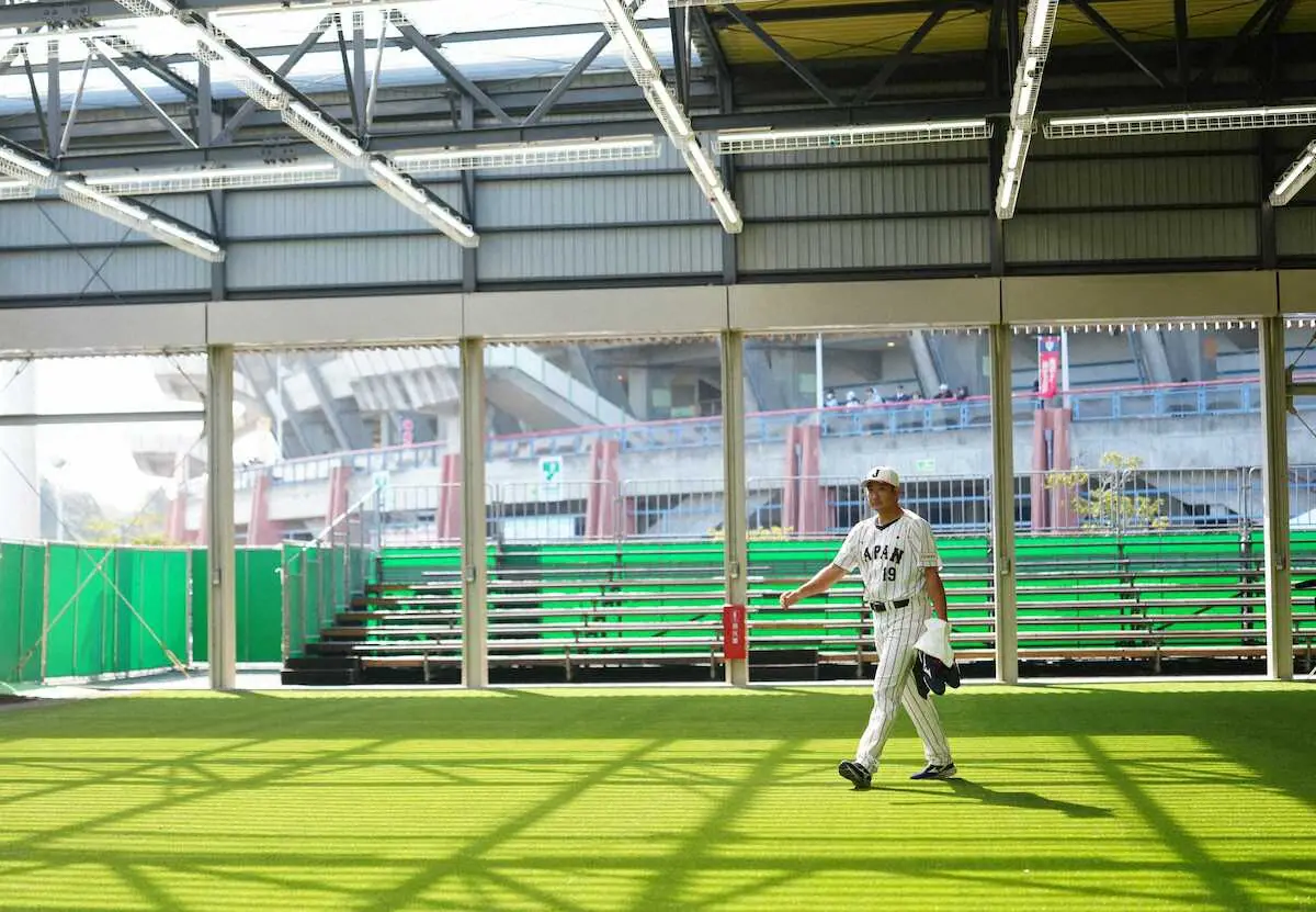 【画像・写真】【侍ジャパン】菅野智之がチーム合流即ブルペン投球　井端監督、ダルビッシュらの前で39球を投げる