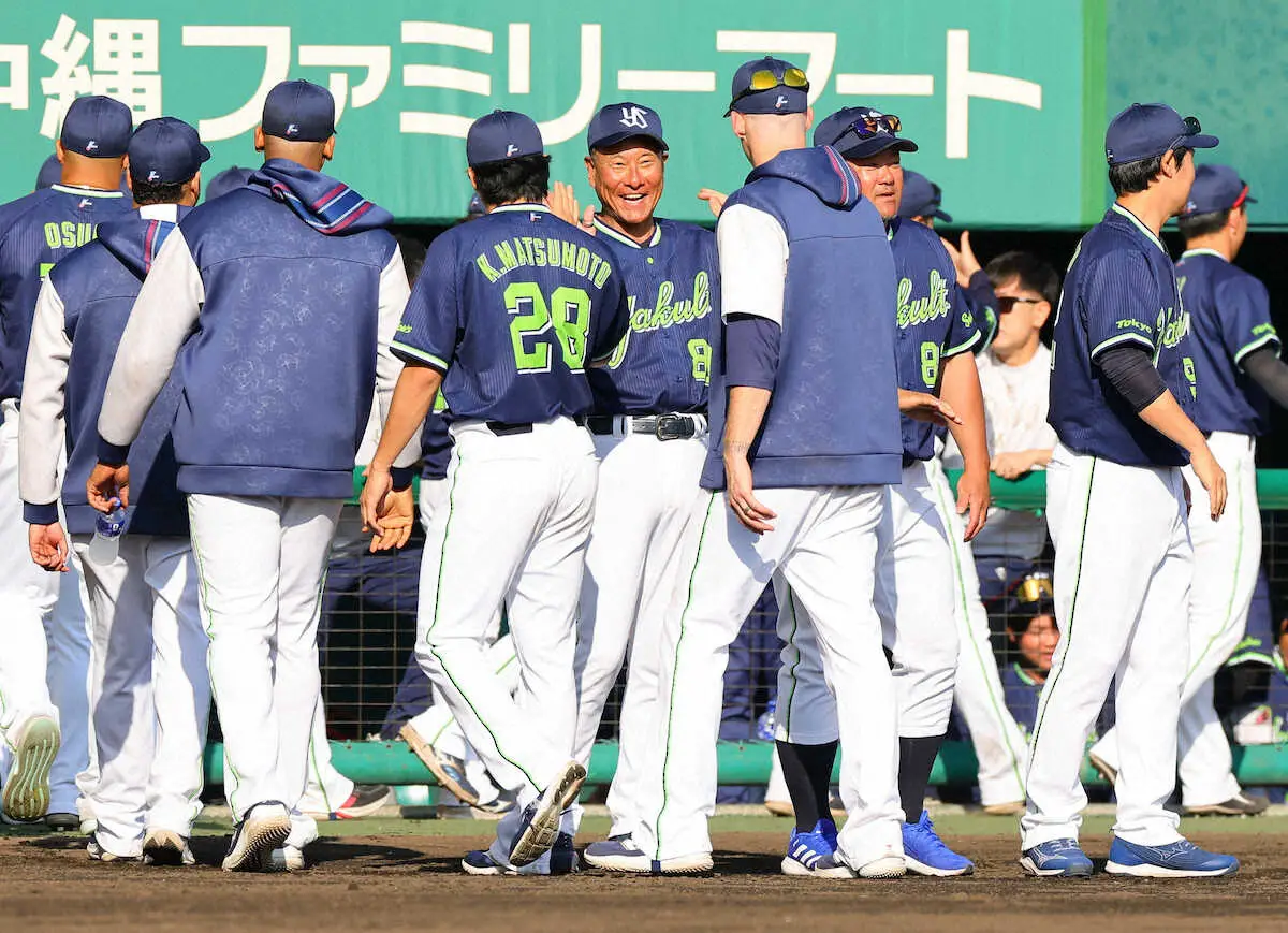 【画像・写真】ヤクルト・池山監督　「ブンブン丸」野球で初勝利！積極的打撃で鮮やか逆転劇