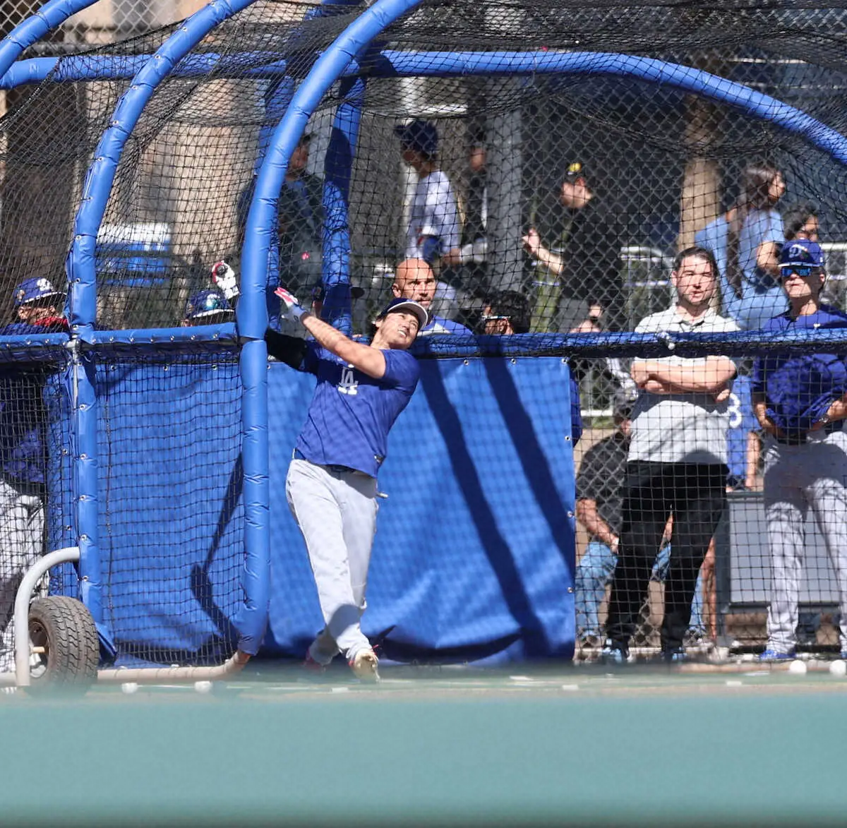 【画像・写真】＜ドジャースキャンプ＞屋外フリー打撃を行なった大谷（撮影・須田　麻祐子）