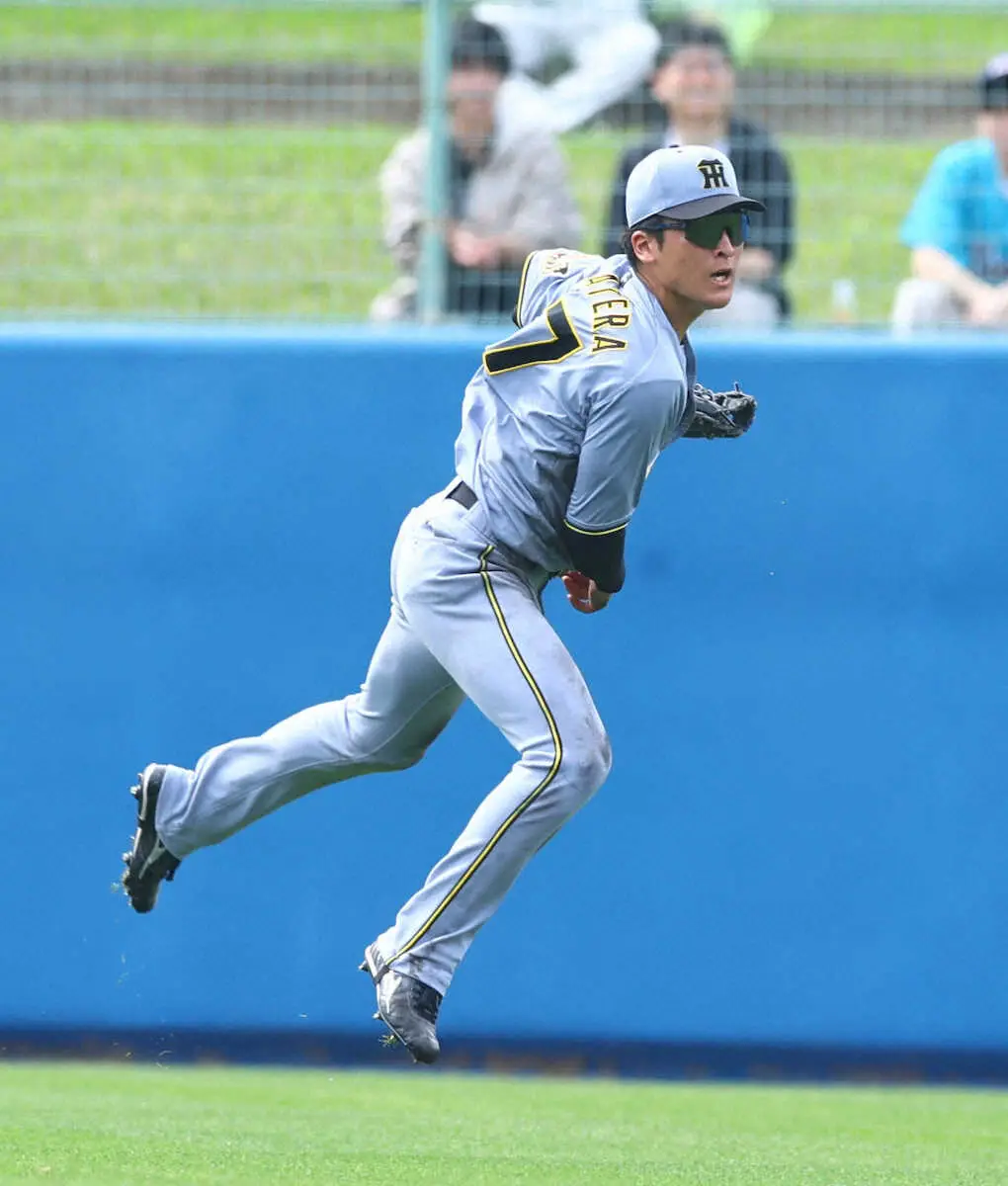 【画像・写真】阪神・高寺望夢　好守備魅せた!ストライク送球で本塁生還阻止「毎日勝負ですから」