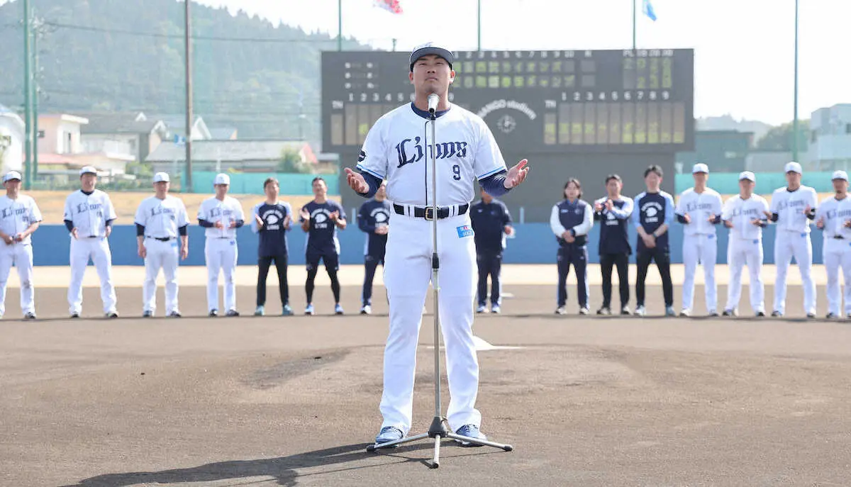 【画像・写真】西武が南郷キャンプ打ち上げ　蛭間拓哉あいさつ「ファンに熱い試合見せられるよう」