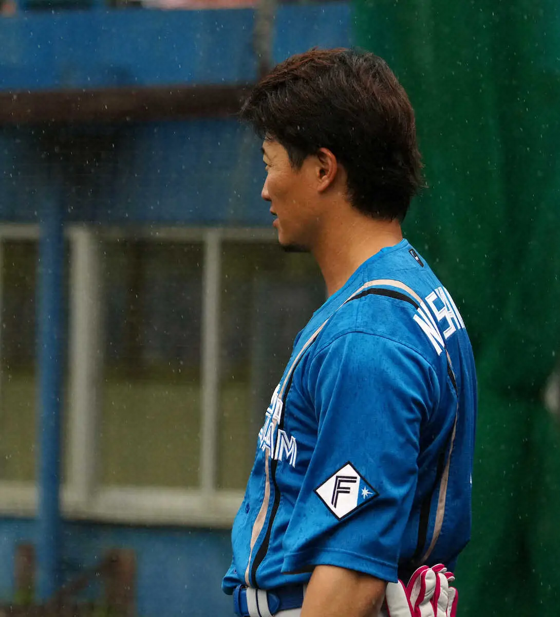 【画像・写真】日本ハム・西川　かつての同僚との再会で笑顔も…練習試合は開始5分前に雨天中止