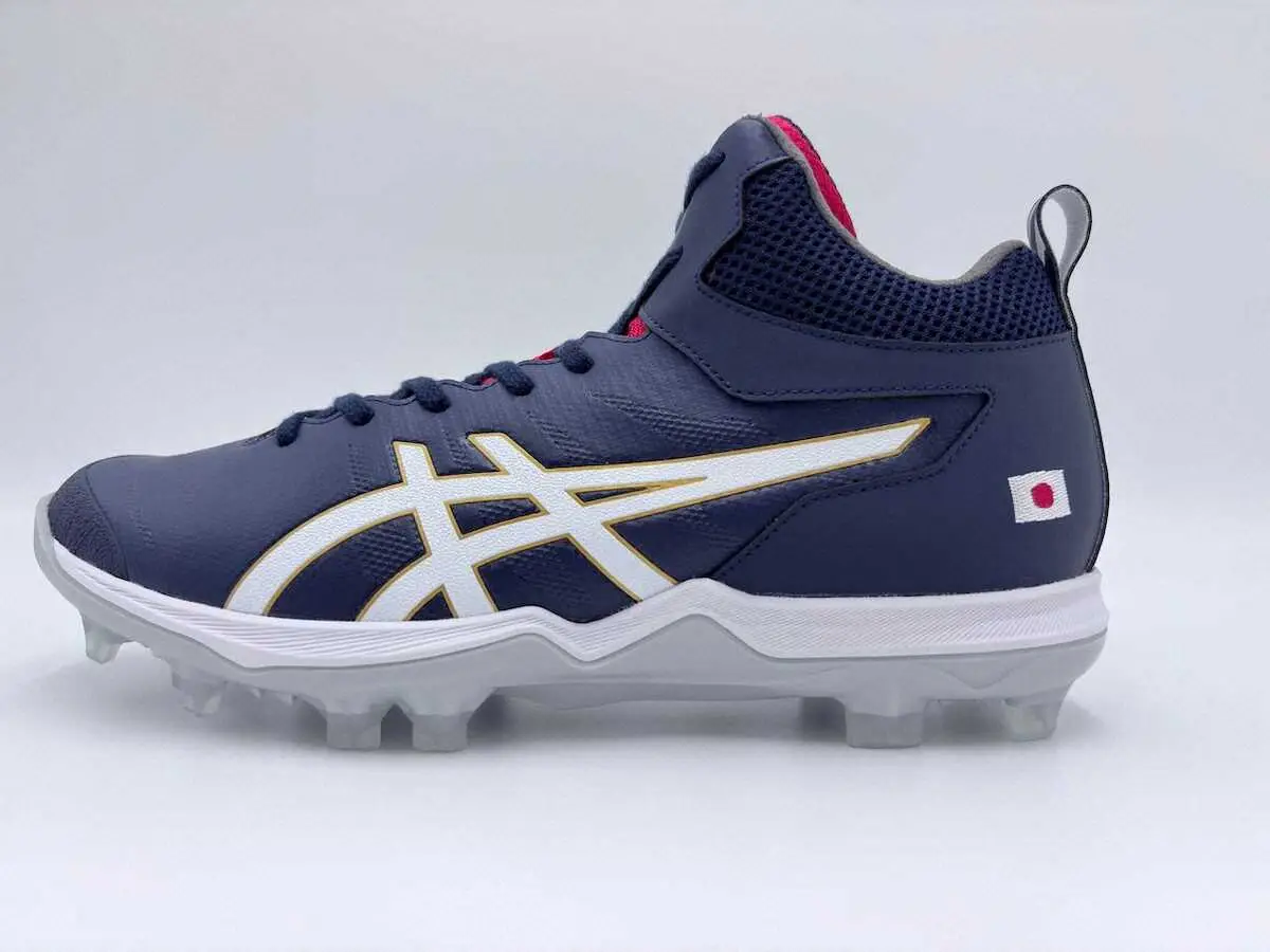 【画像・写真】【侍ジャパン】カブス・鈴木がWBCで着用予定のスパイク公開　「勝色」濃紺に白のライン