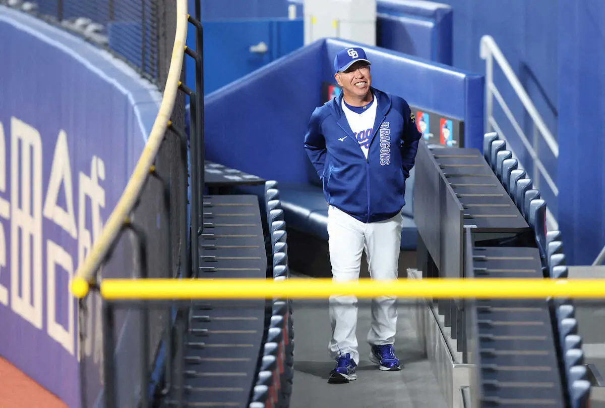 【画像・写真】中日・井上監督　侍選出の金丸にエール＆開幕ベスト厳命「こちらの開幕の時にもベストで投げられるように」