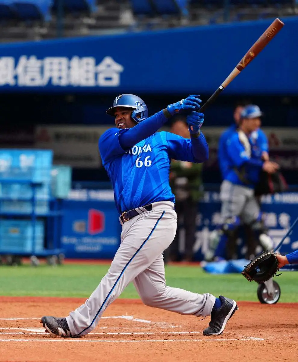 【画像・写真】DeNA・ビシエド、強烈インパクト！ライブBPで柵越え含む3安打「状態は上がっている」