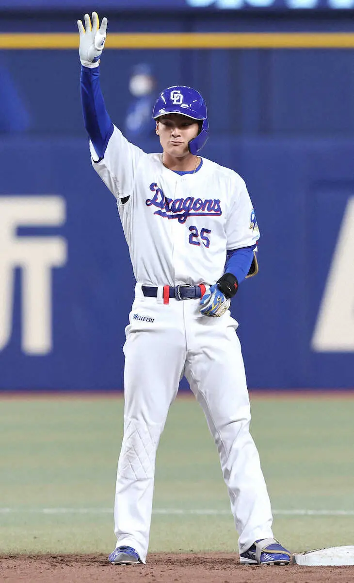 【画像・写真】中日　石川昂が今春の実戦6試合目で初安打　DeNA・伊勢から3点二塁打を放ち「安打が出て良かった」