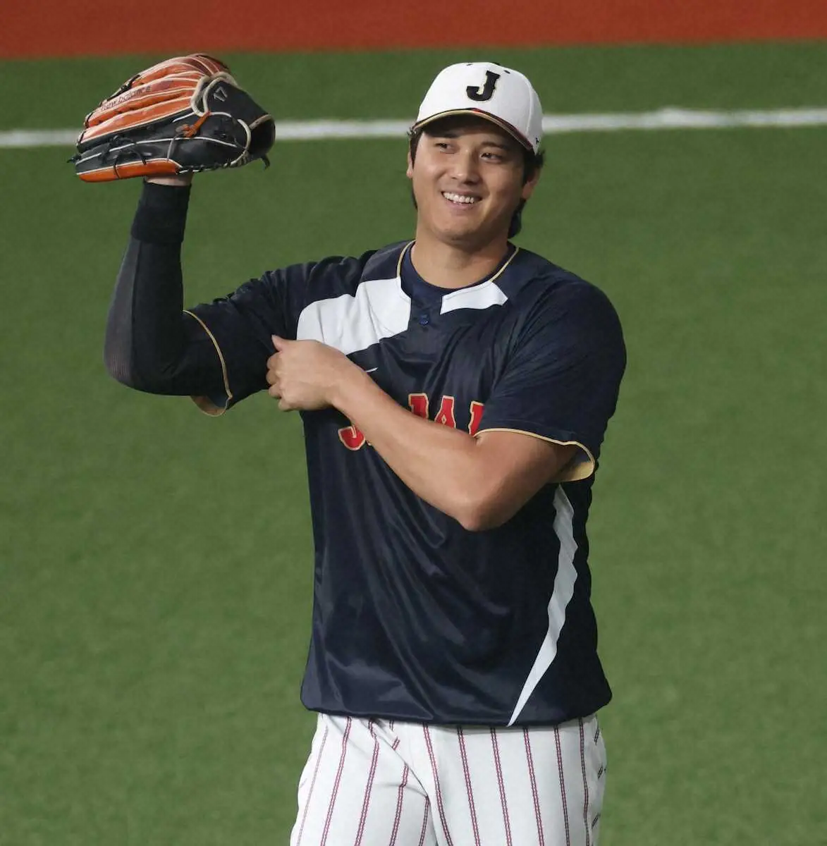 【画像・写真】【侍ジャパン】大谷翔平が神対応　少年からのサインに応じる　球場からもどよめき起きる