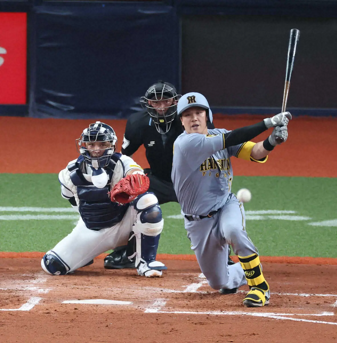 【画像・写真】【強化試合】阪神は2回に高寺の犠飛、小野寺、伏見の連続適時二塁打で一気の逆転に成功