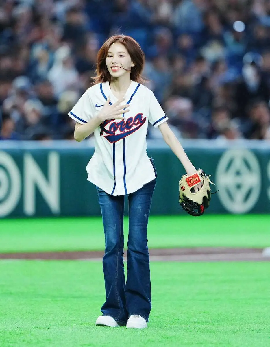 【画像・写真】【WBC】フォロワー747万人K-POPアイドルが始球式　ネット衝撃「かわいー！」「スタイル凄すぎ」