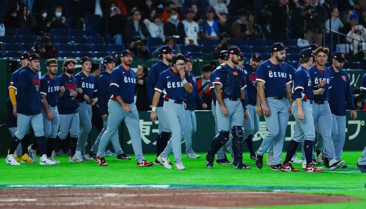 【画像・写真】【WBC】最後まであきらめないチェコに東京D大拍手！試合後はともにお辞儀「さわやか」「感動」の声