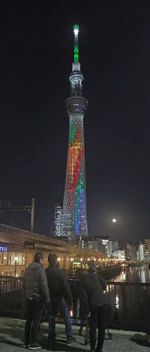 【画像・写真】WBC開催を記念し東京スカイツリーが大会ロゴカラーにライトアップ　 東京タワーでも実施