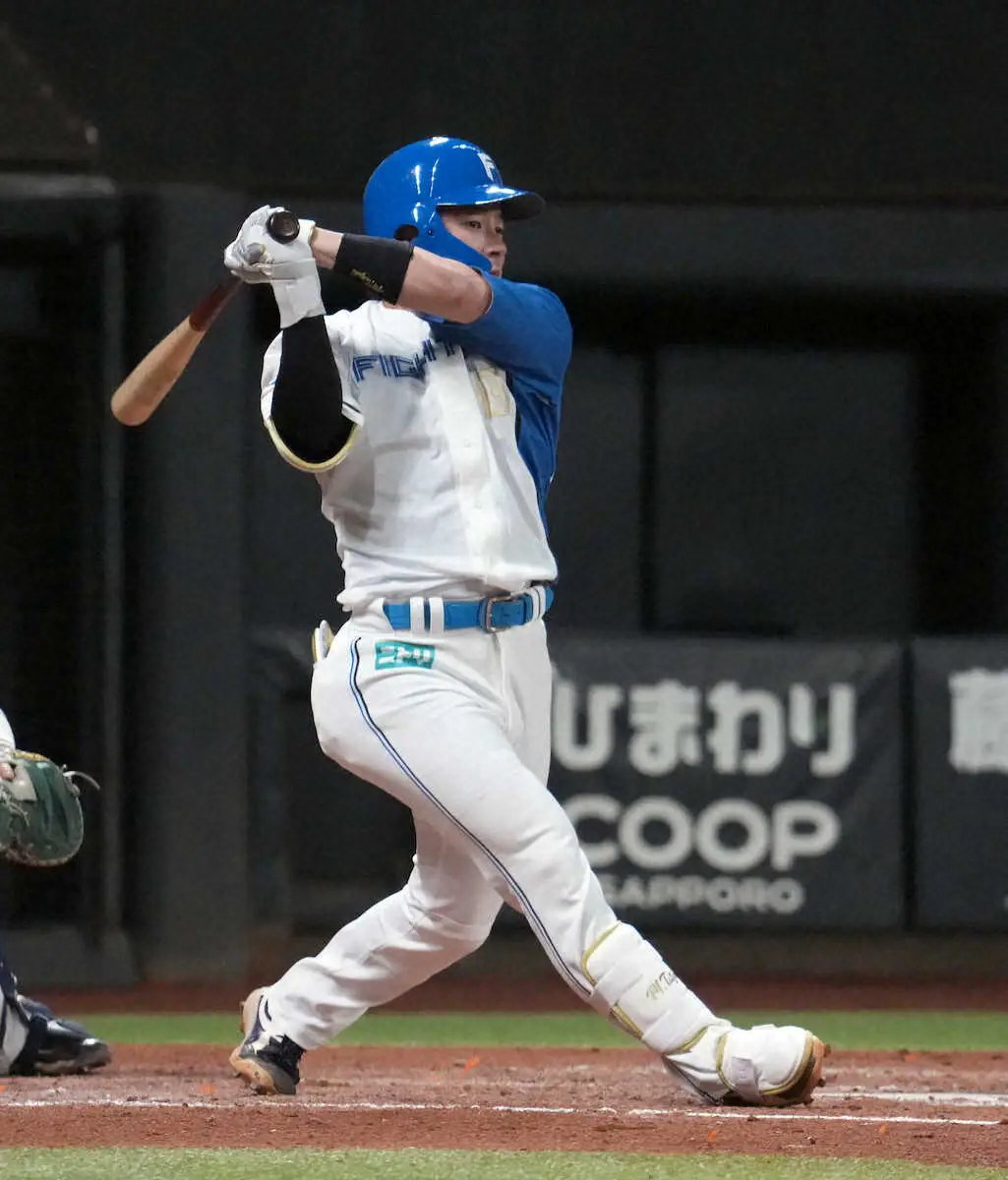 【画像・写真】日本ハム・水野達稀　右翼線へ同点の2点適時三塁打　3年連続の「開幕遊撃」へ猛アピール