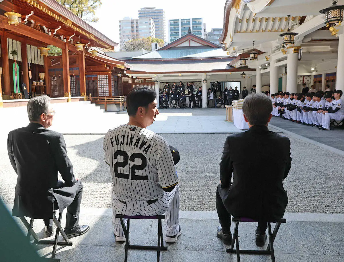 【画像・写真】阪神・藤川監督らが西宮神社で恒例の必勝祈願　村上頌樹選手会長は「熱覇」と記した絵馬を奉納