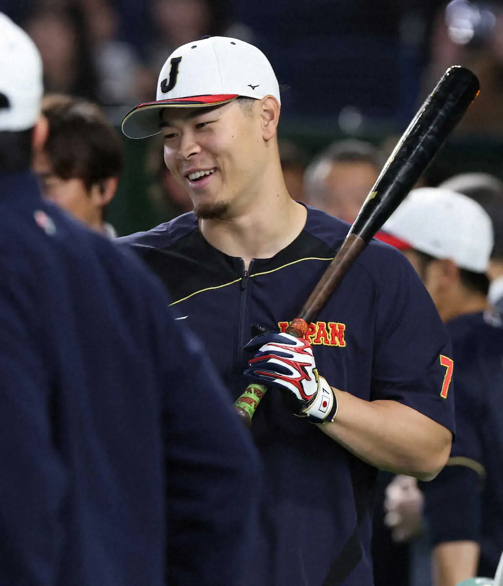 【画像・写真】【侍ジャパン】佐藤輝明がWBC初打席で四球選ぶ　大谷の代打で登場し慣れ親しんだヒッティングマーチも