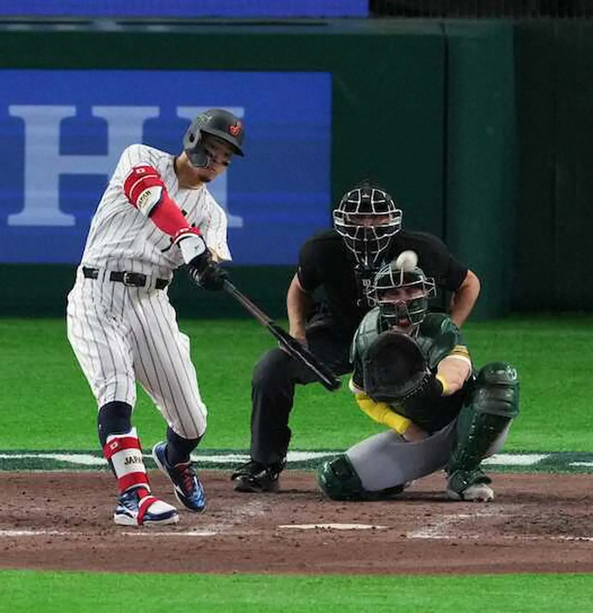 【画像・写真】8日の豪州戦で適時二塁打を放った佐藤輝