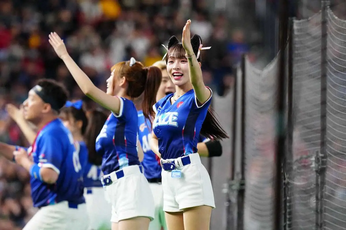 【画像・写真】【WBC】台湾・フェアチャイルドの豪快満塁弾！台湾チアたち大喜び　チェコ相手に序盤6点リード