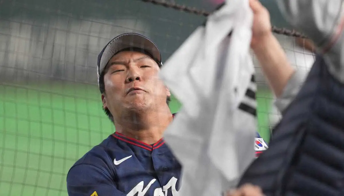 【画像・写真】【WBC】韓国一塁手、フェンス直撃に球場騒然…守備に戻ると両チームファンから温かい拍手沸き起こる
