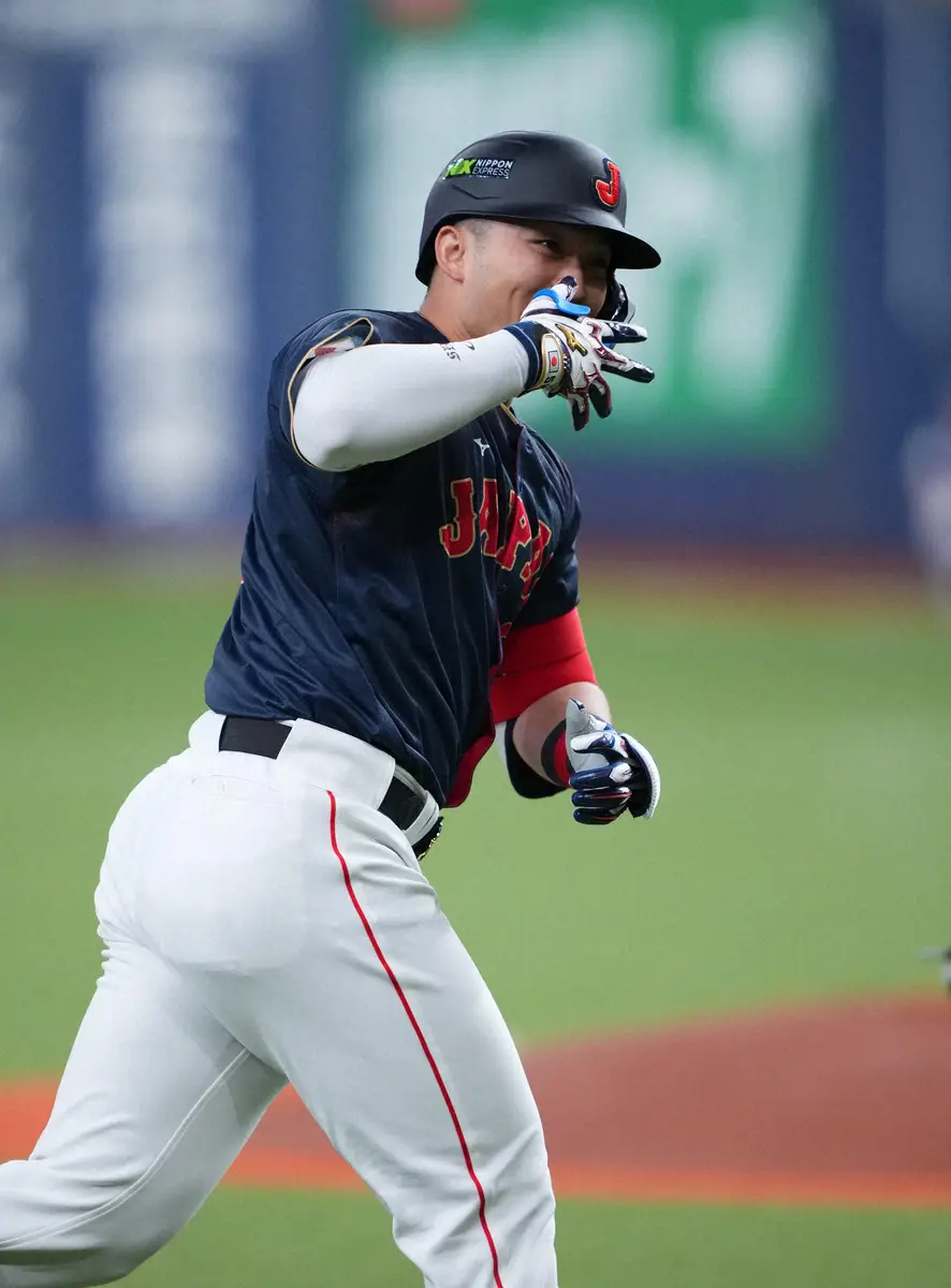 【画像・写真】鈴木誠也の「見えっこねぇ！」パフォを本家認定！？元WWEスターが写真投稿にネット反響！「OMG」