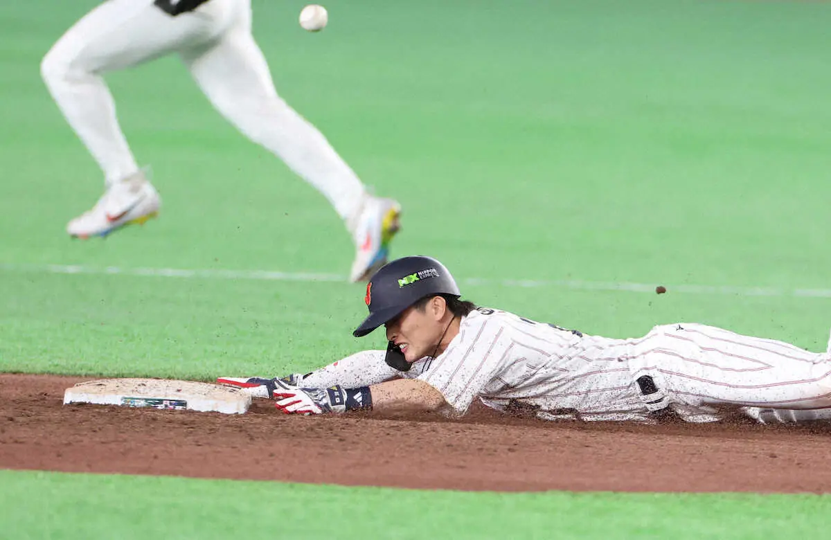 【画像・写真】【侍ジャパン】周東「喜びがそのまま出た」9回“神キャッチ”後に珍しガッツポーズ、魂のヘッスラでも鼓舞