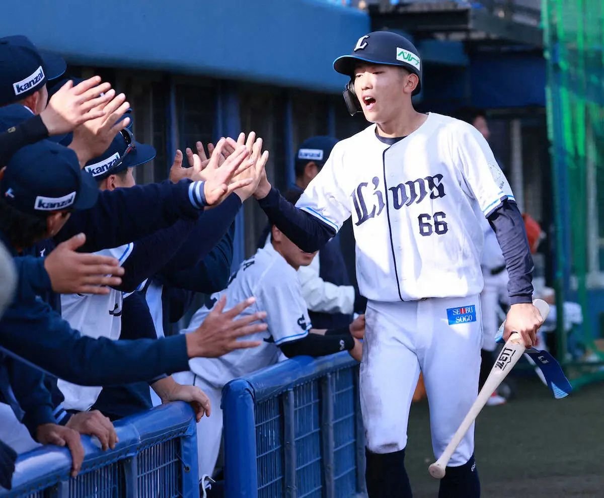 【画像・写真】西武　四国銀行出身のドラ6・川田悠慎が地元凱旋試合でオープン戦初安打　「地元の高知。不思議な感覚」