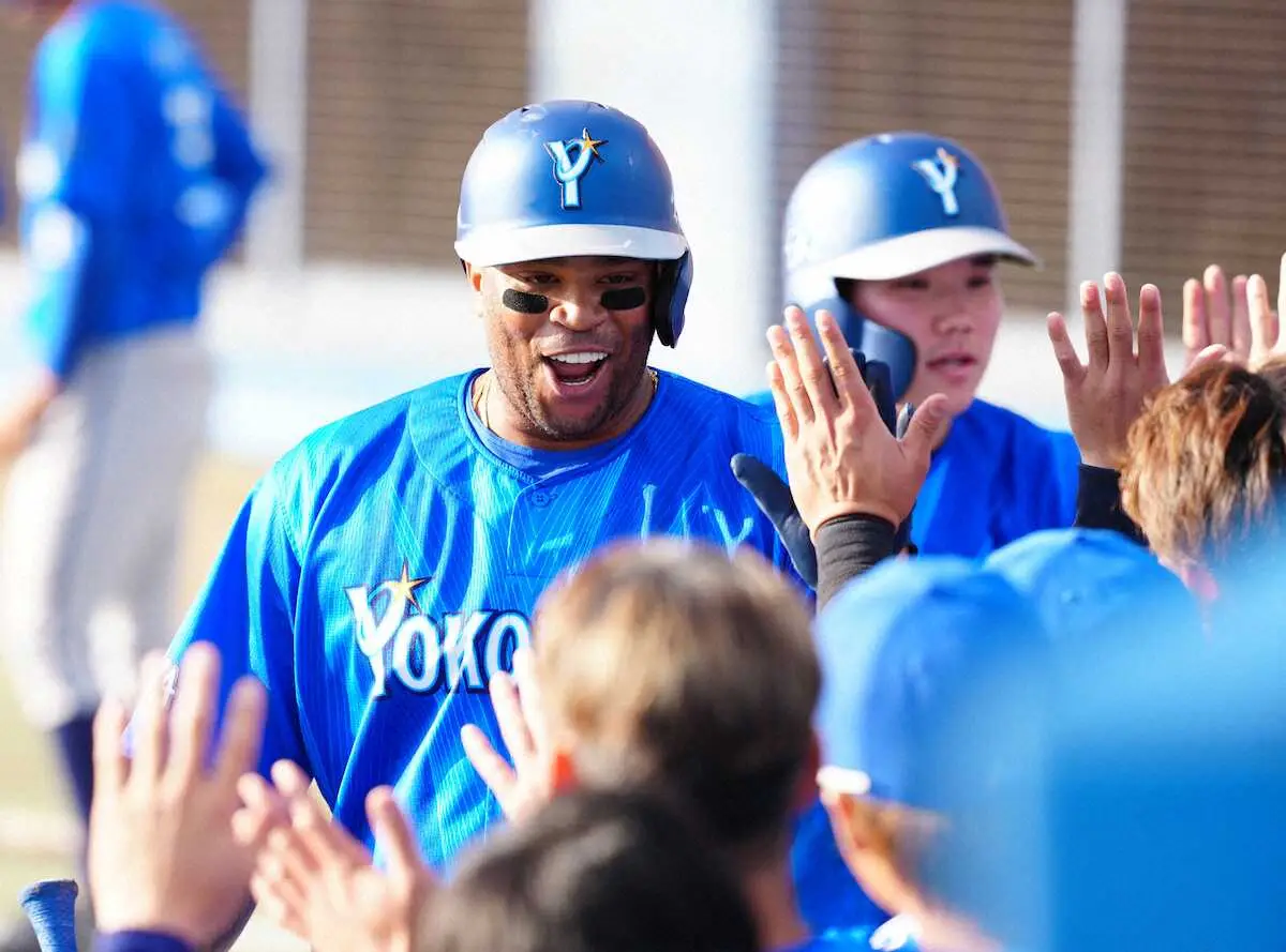 【画像・写真】出た！　DeNA・ビシエドがチームのオープン戦初アーチなど3安打3打点　「積極的にいこうと」